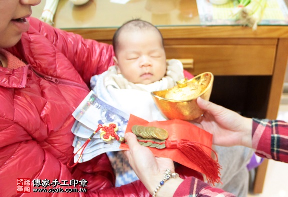 剃胎毛、滿月剃頭、嬰兒剃頭、嬰兒理髮、嬰兒剃髮、嬰兒剃胎毛、嬰兒滿月剃頭、寶寶剃頭、剃胎毛儀式、剃胎毛吉祥話、滿月剃頭儀式、滿月剃頭吉祥話、寶寶剃胎毛、寶寶滿月剃頭理髮、 台北萬華區剃胎毛、台北萬華區滿月剃頭、 台北萬華區嬰兒剃頭剃胎毛、台北萬華區嬰兒理髮、台北萬華區嬰兒剃髮、林寶寶(台北萬華區到府嬰兒寶寶滿月剃頭理髮、免費到府嬰兒剃胎毛儀式吉祥話)。到府剃頭剃胎毛主持、專業拍照、DVD光碟、證書。★購買「臍帶章、肚臍章、胎毛筆刷印章」贈送：剃頭、收涎、抓周，三選一。2016.01.30 照片15